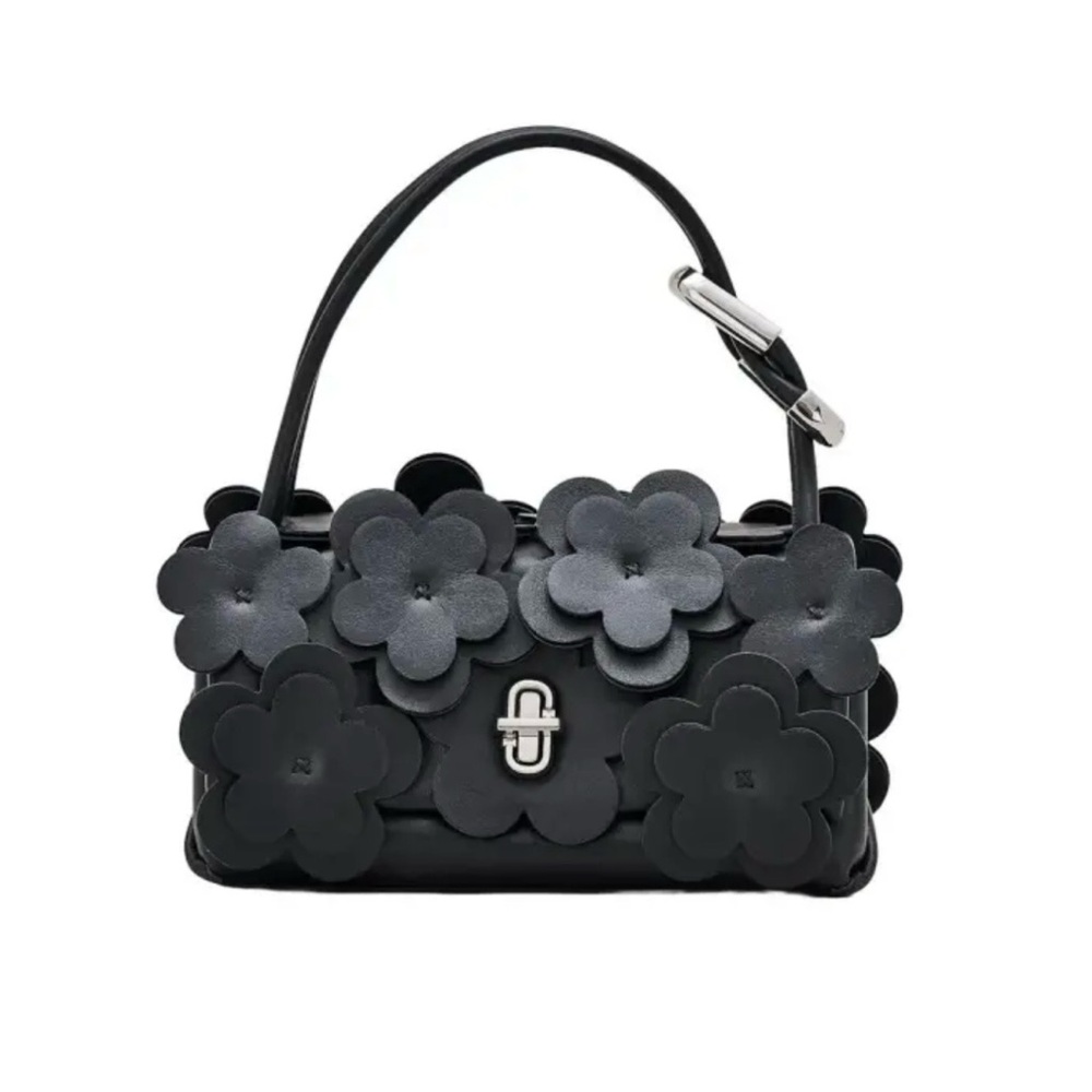 Marc Jacobs
Leather Daisy Dual Mini
Est. Retail $495